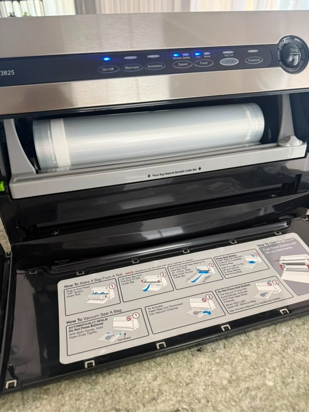 FoodSaver V3825 Vacuum Sealer + NEW Unopened FoodSaver Bags Bundle - Picture 4 of 7